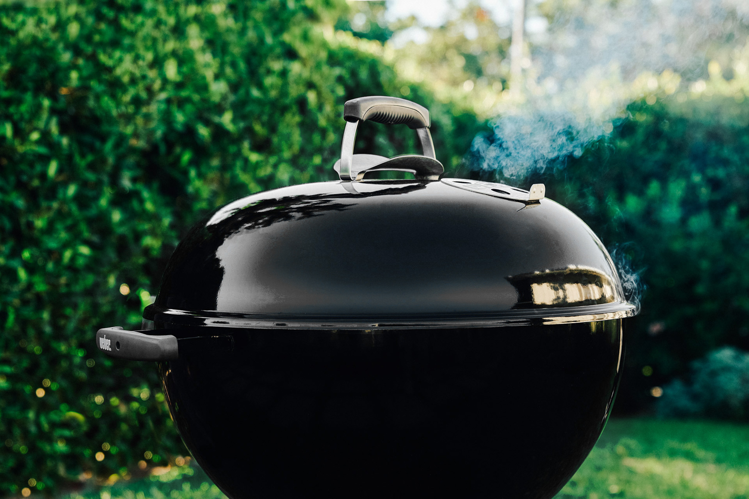 FM_TECH_SmokingCharcoalGrill_S01_WGB_15771