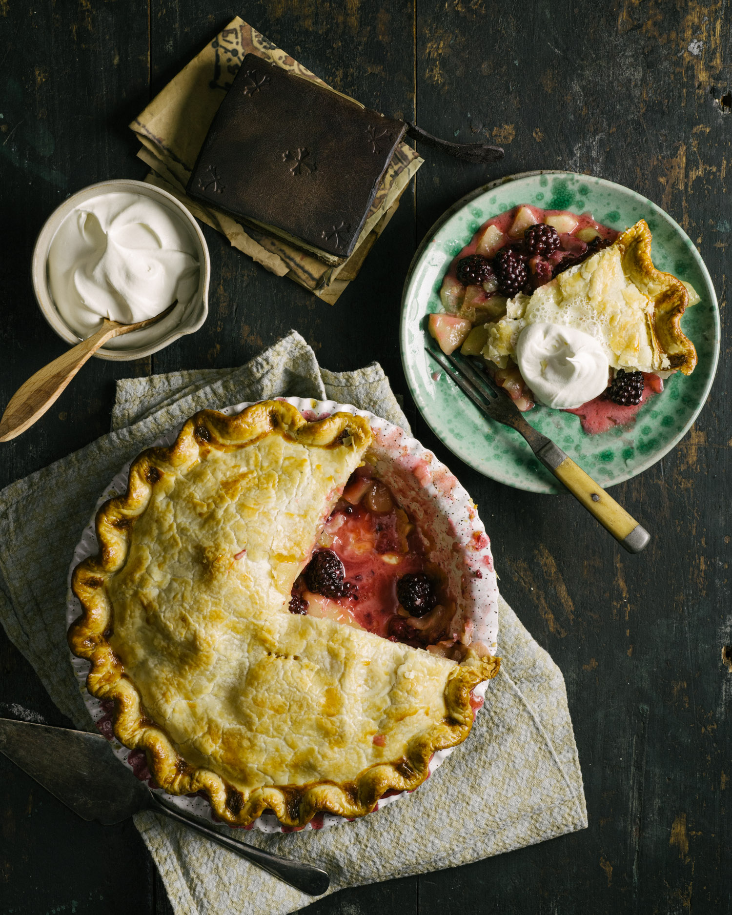 Halfling_AppleAndBlackberryPie_18269